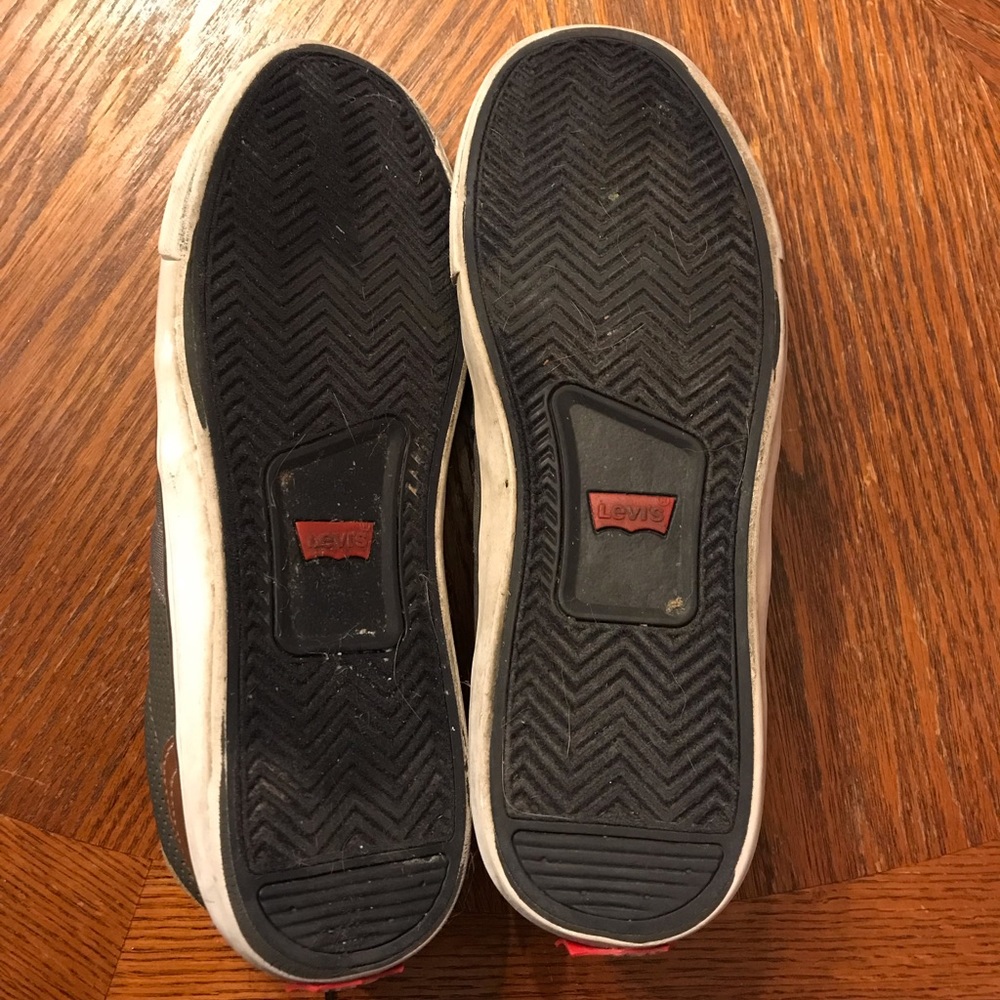 Comfortable Classic Levi’s Grey Lace Up Sneakers! - Picture 6 of 16
